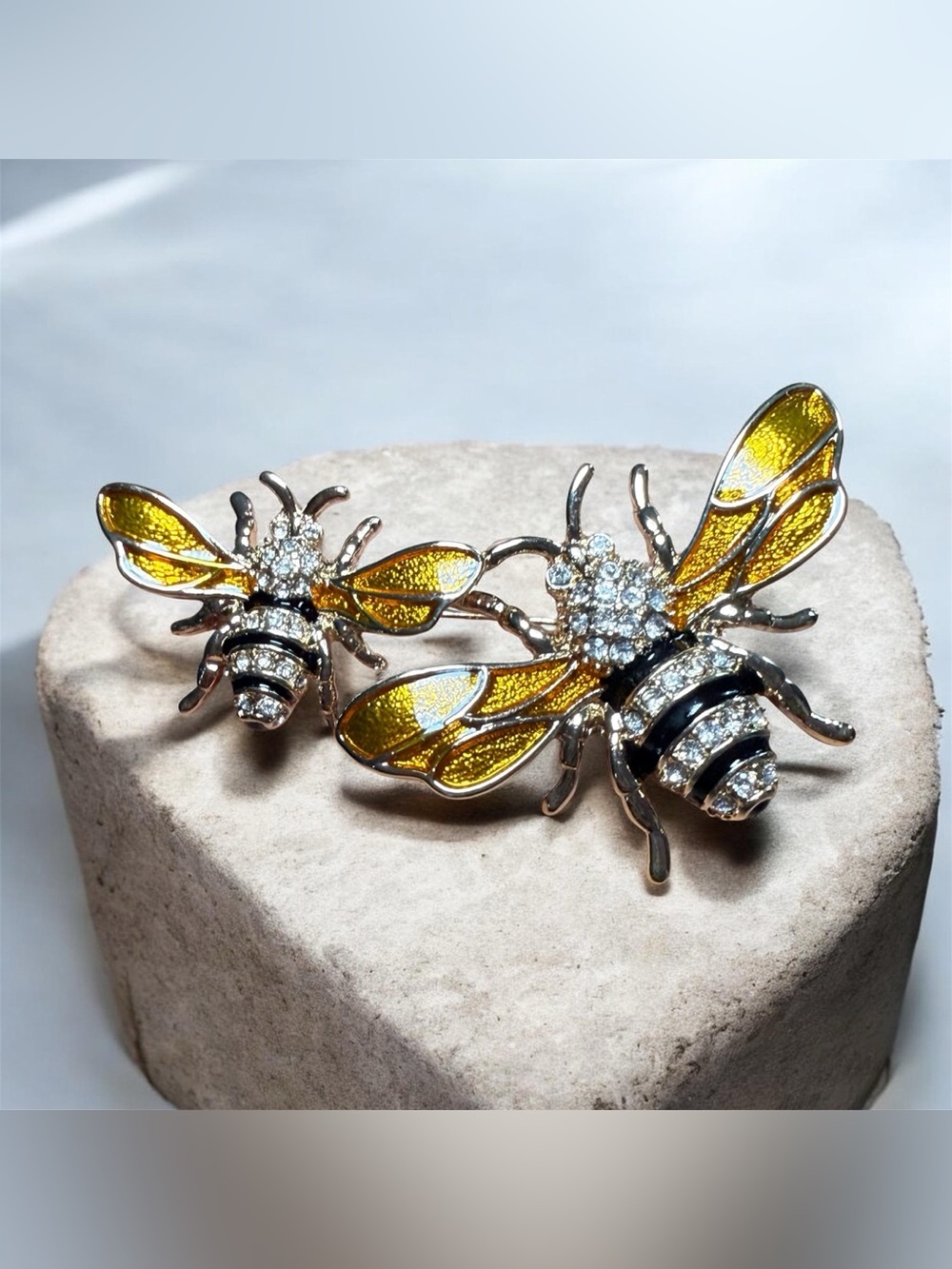 Vintage Napier "Honey Queen" double bee brooch (1980)